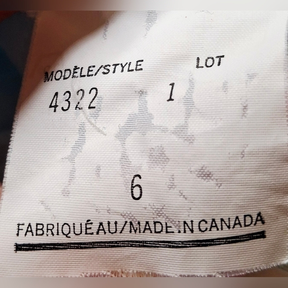 Vintage 80s Kinda Kute Button-Up Skirt Made in Canada (6) - Picture 11 of 12